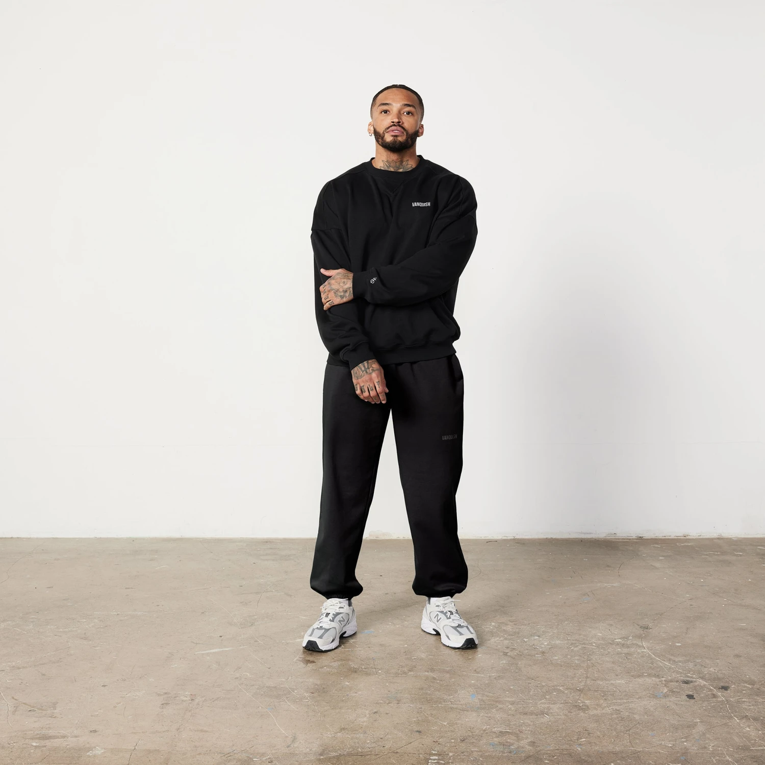 Vanquish Essential Black Oversized Sweatshirt 2 Vanquish Essential Black Oversized Sweatshirt - Image 2