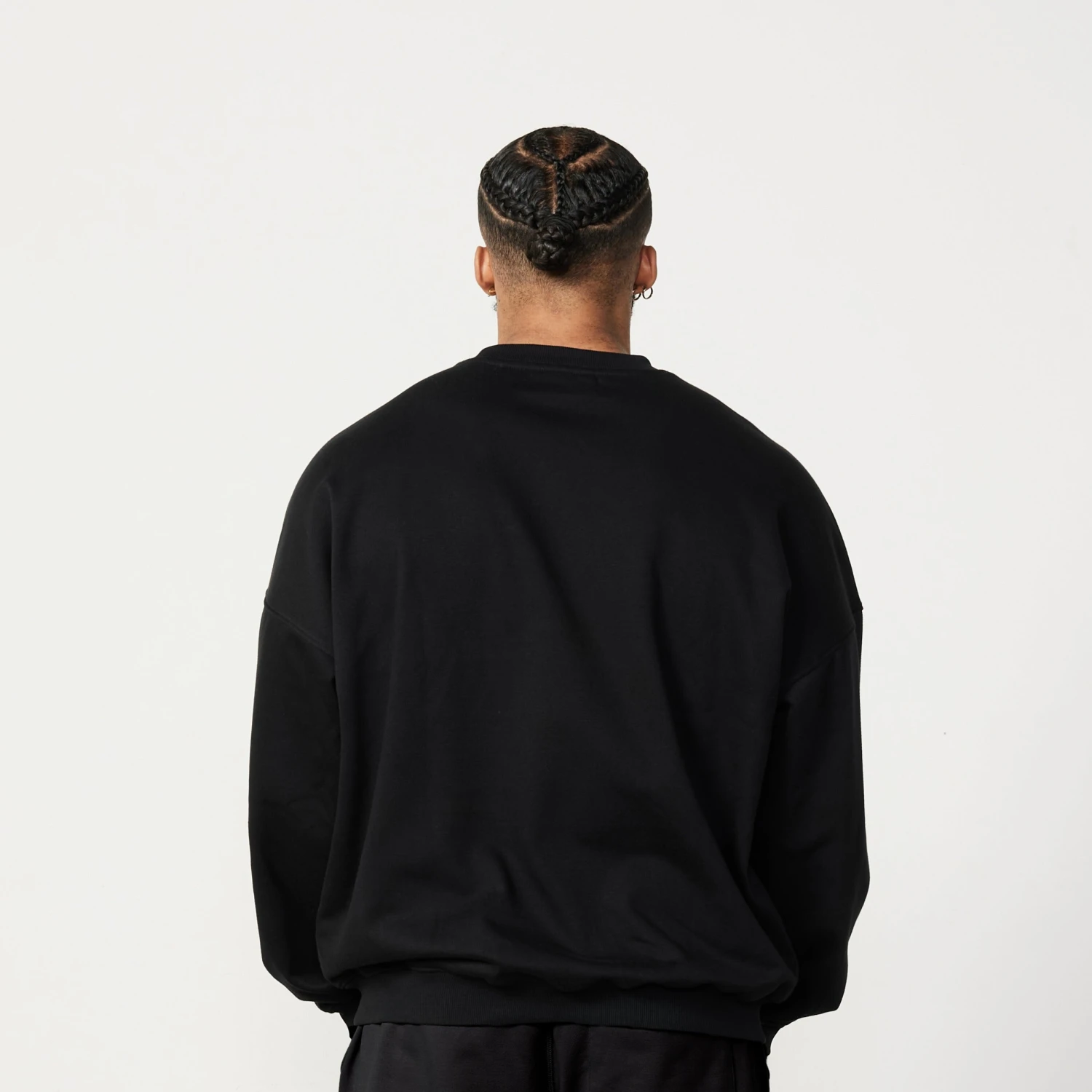 Vanquish Essential Black Oversized Sweatshirt 4 Vanquish Essential Black Oversized Sweatshirt - Image 4